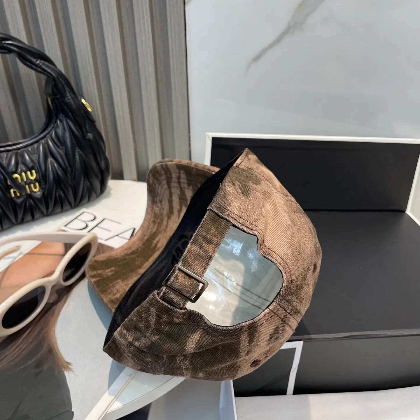P76 Crow Heart 🆕🆕25 new baseball cap, stylish and classic cross logo, casual with a cool feeling, unisex style, same style for men and women! Very easy to match! Head circumference: 56-58cm is available